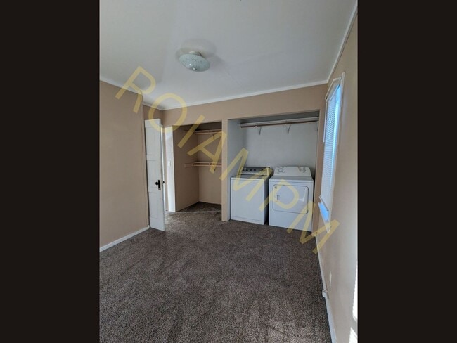 Building Photo - Charming 2 Bed 1 Bath Home in Buhl – Private Parking & Pet Friendly!