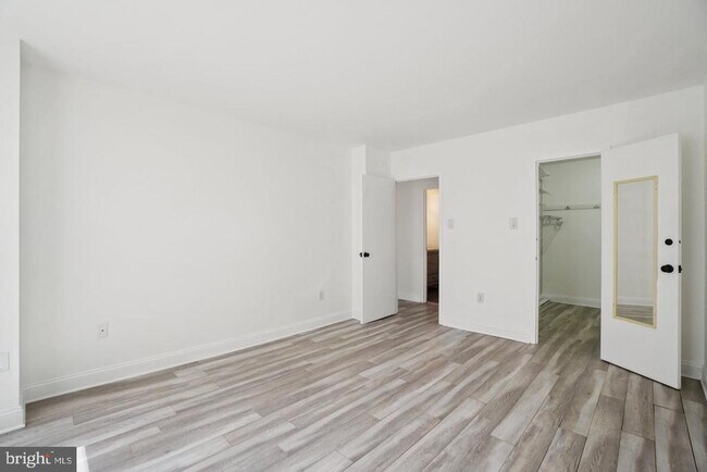 Building Photo - 2059 Huntington Ave