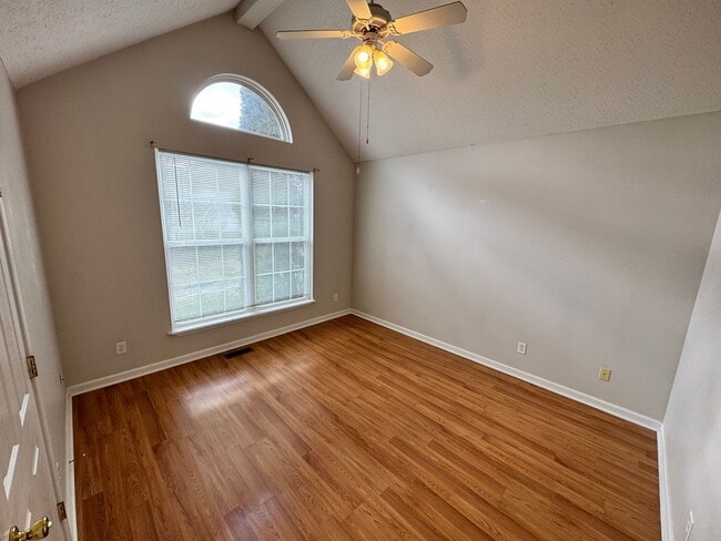 Building Photo - Comfortable 2-Bed, 2-Bath Home