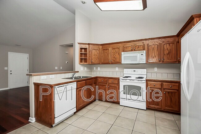 Building Photo - 2510 S Ridge Ave