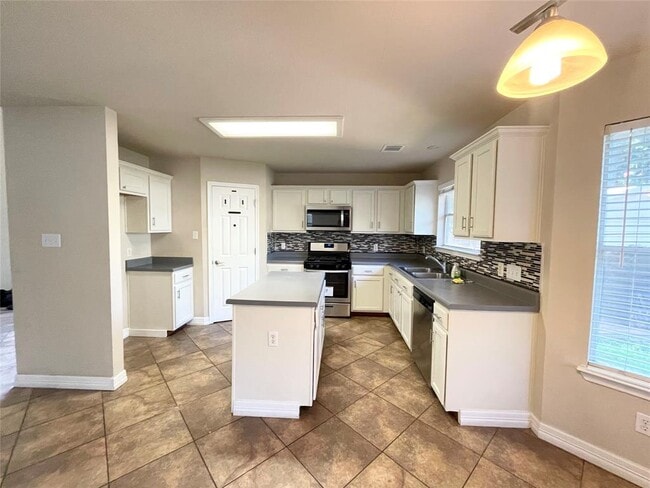 Building Photo - 10512 Hainsworth Park Dr