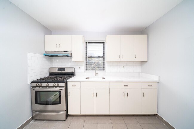 Primary Photo - 43 W 9th St