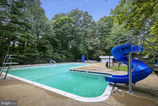 Building Photo - 2224 Springwood Dr