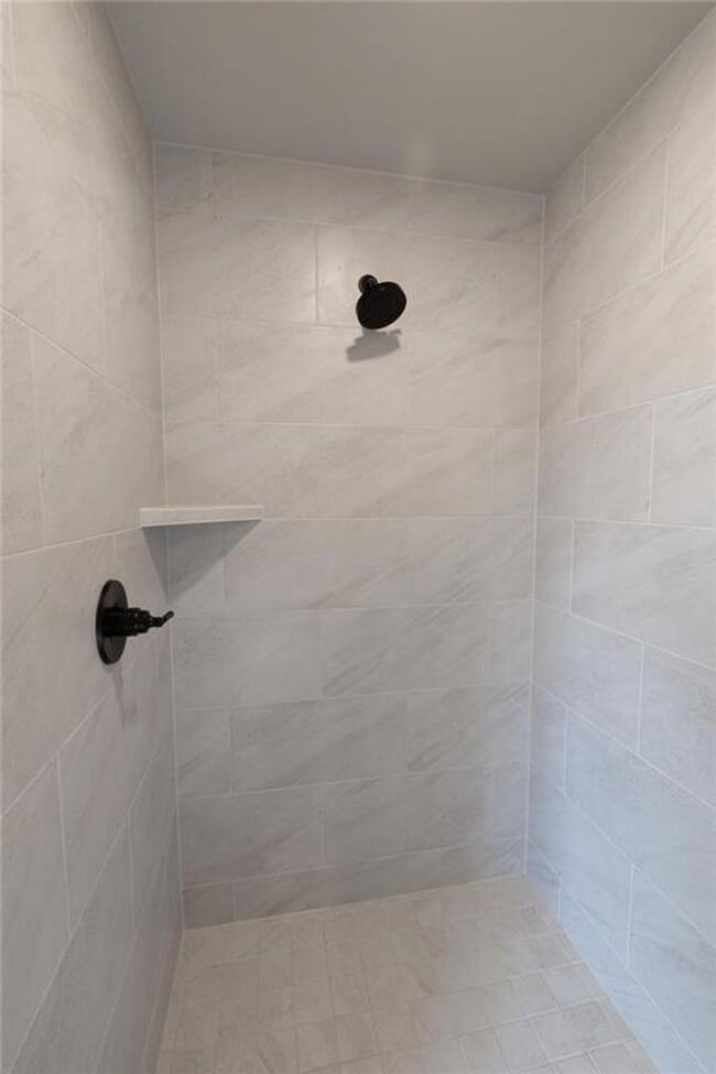 Building Photo - **Gorgeous Newer Build! 4 Bed 3 Bath**