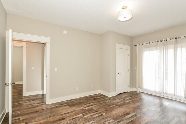 Building Photo - 312 61st St