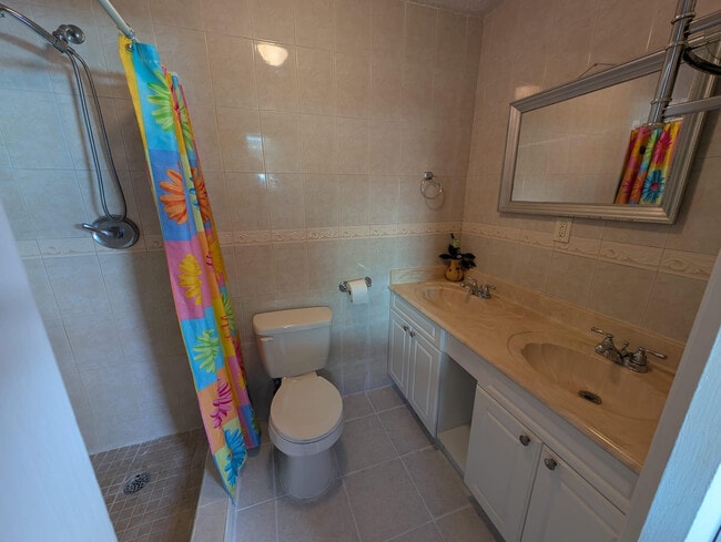 Building Photo - 2817 Dolphin Dr