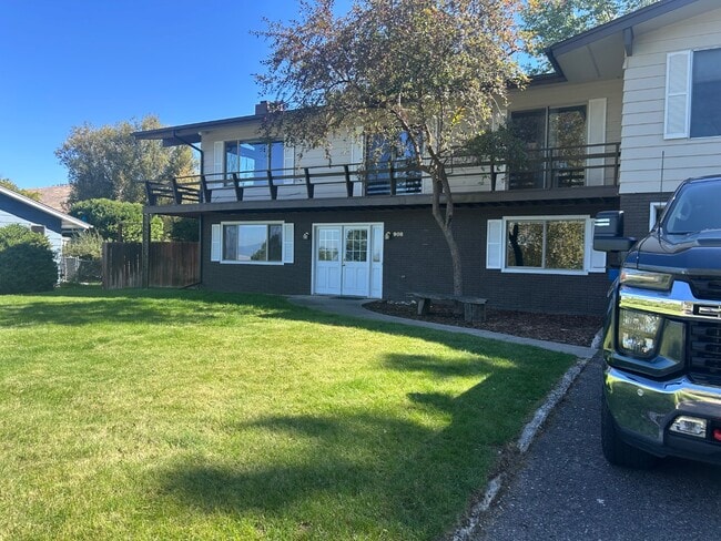 Building Photo - 908 Whitaker Dr