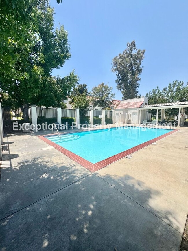 Building Photo - Ready to move in 2 bed 1 bath unit