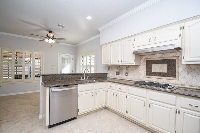 Building Photo - 4402 Jamaica Dr