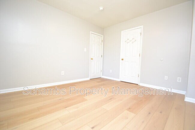 Building Photo - 824 Cumberland St