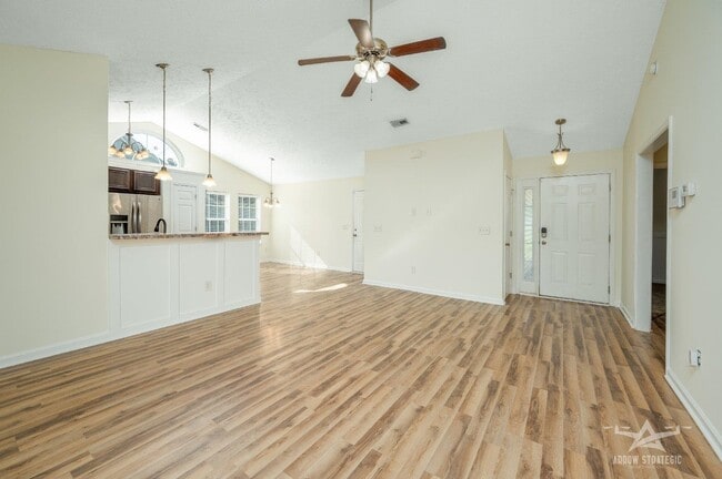 Building Photo - 170 Woodland Pk Lp