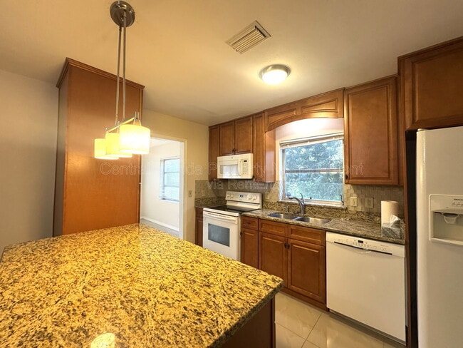 Building Photo - 612 Martin Ave