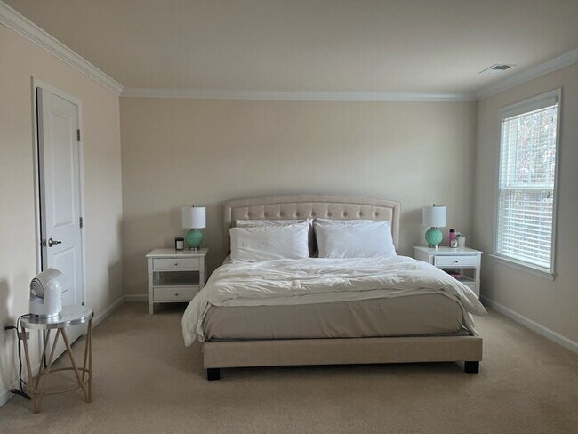 Building Photo - Beautiful 4 Bedroom Home in Spring Creek – Available June 1 – $2,995/mo