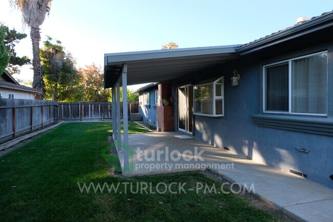 Building Photo - 660 Hillsdale Dr