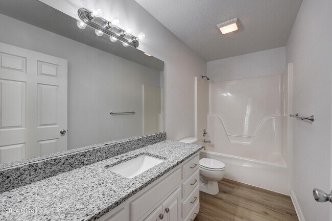 Building Photo - 301 W Briarbrook Ln