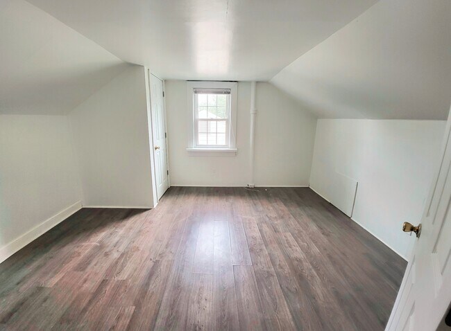 Building Photo - 8 N Ivy Ave