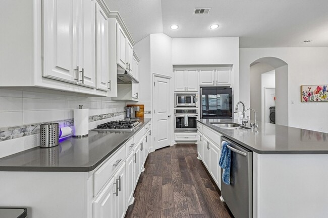 Building Photo - 808 Parkland Dr