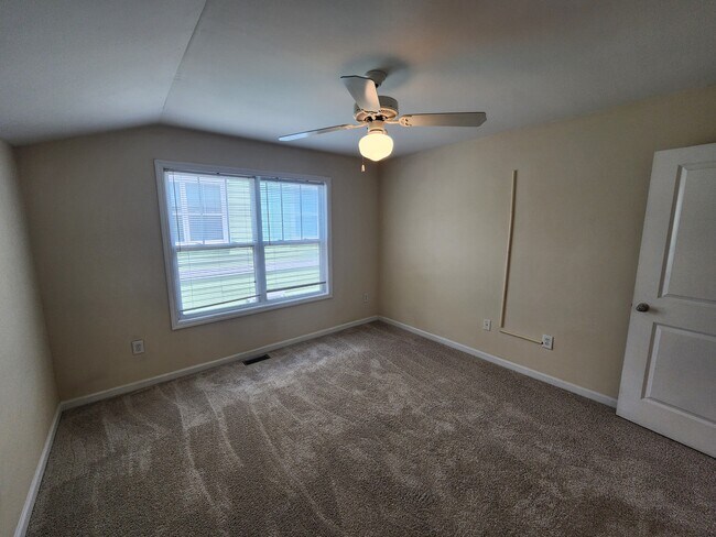 Building Photo - 135 Artisan Pl