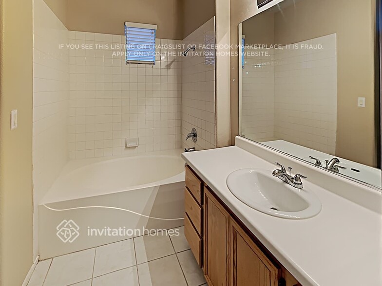 Building Photo - 942 Veranda View Ave