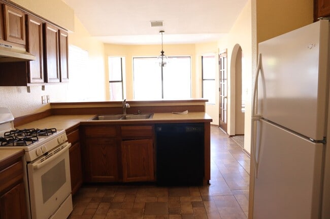 Building Photo - Country Club Estates Home