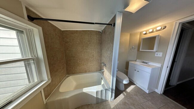 Building Photo - MOVE IN READY - 3 Bedroom 1 1/2 Bath Twin ...