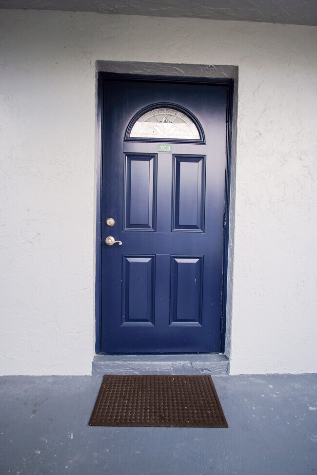 Building Photo - 2940 SW 22nd Ave