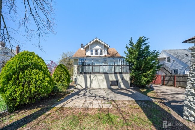 Building Photo - 657 Amboy Ave