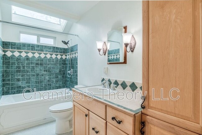 Building Photo - 1252 NW Milwaukee Ave