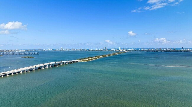 Building Photo - 650 NE 32nd St