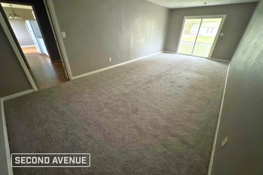 Building Photo - 1005 Jennifer Dr