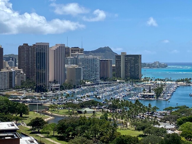 Building Photo - Panoramic Mountain to Ocean Views with Dia...