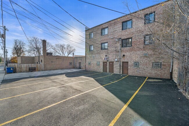 Building Photo - 7109 N Western Ave