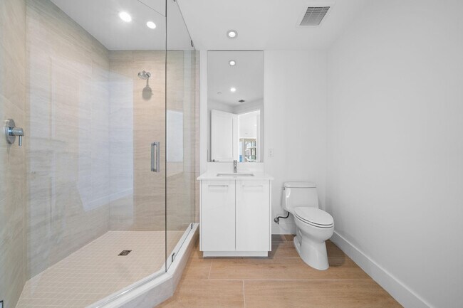 Building Photo - 153 N Seabreeze Blvd