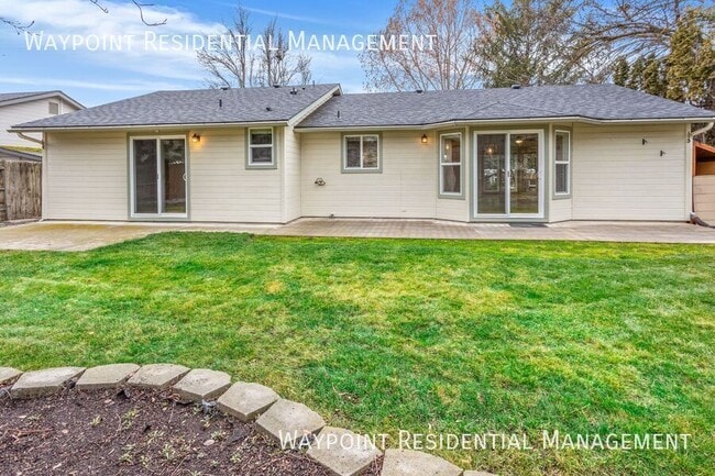 Building Photo - 4943 W Catalpa Dr