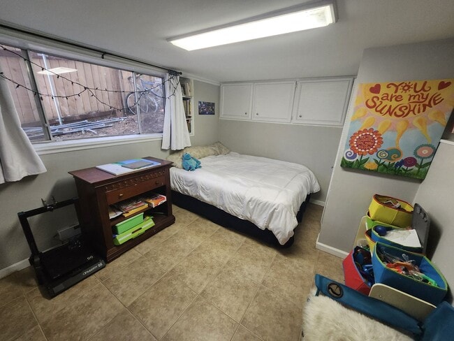 Building Photo - Private Mountain Retreat!