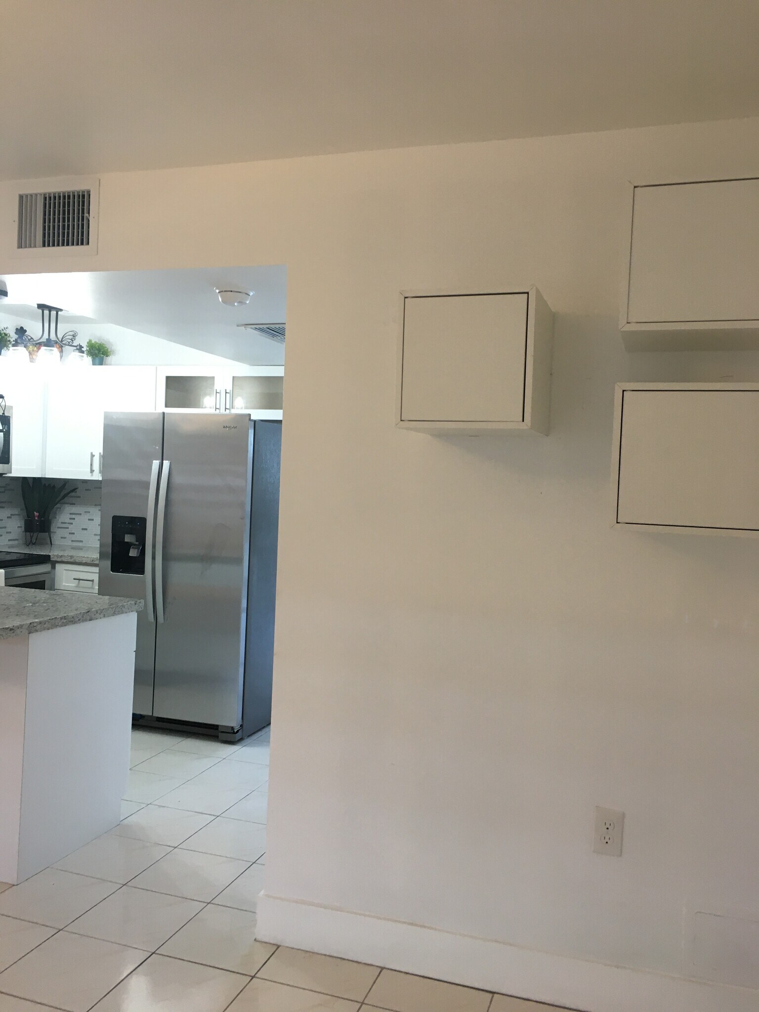 Building Photo - 2154 W 60th St