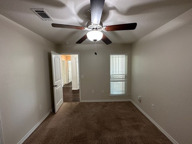 Building Photo - 4 bedroom 2 bath craftsman style home for ...