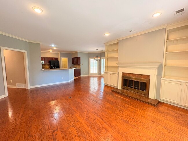 Building Photo - 1850 Wood Oak Dr