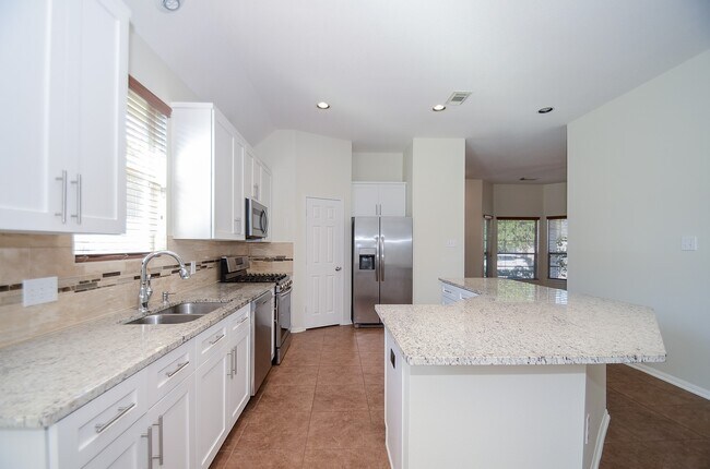 Building Photo - 12918 Hawthorne Shores Dr