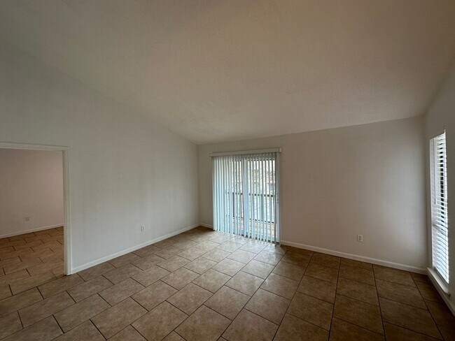 Building Photo - Condominium in Greenbrier! Near University of Memphis!