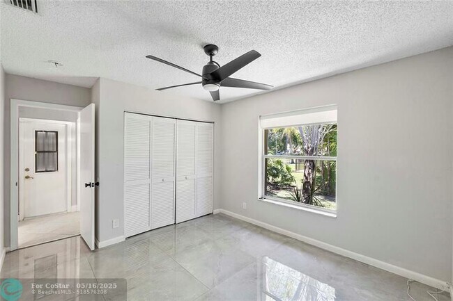 Building Photo - 10434 NW 6th Ct