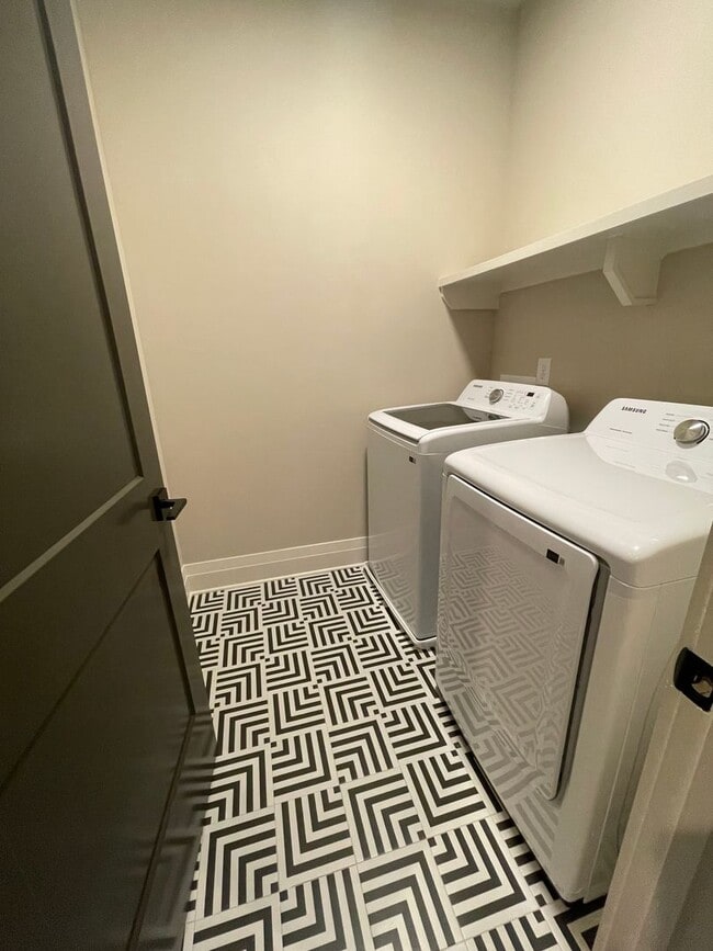 Building Photo - 1086 Noble Lp