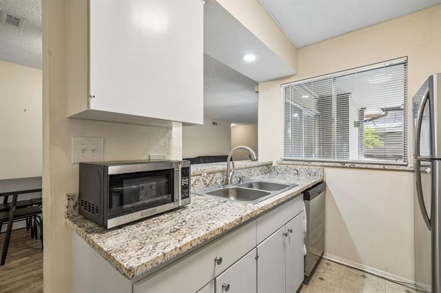Building Photo - 5138 Amesbury Dr