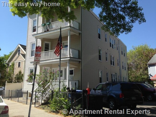 Building Photo - Cambridgeport 3 Bedroom Fully Renovated- H...