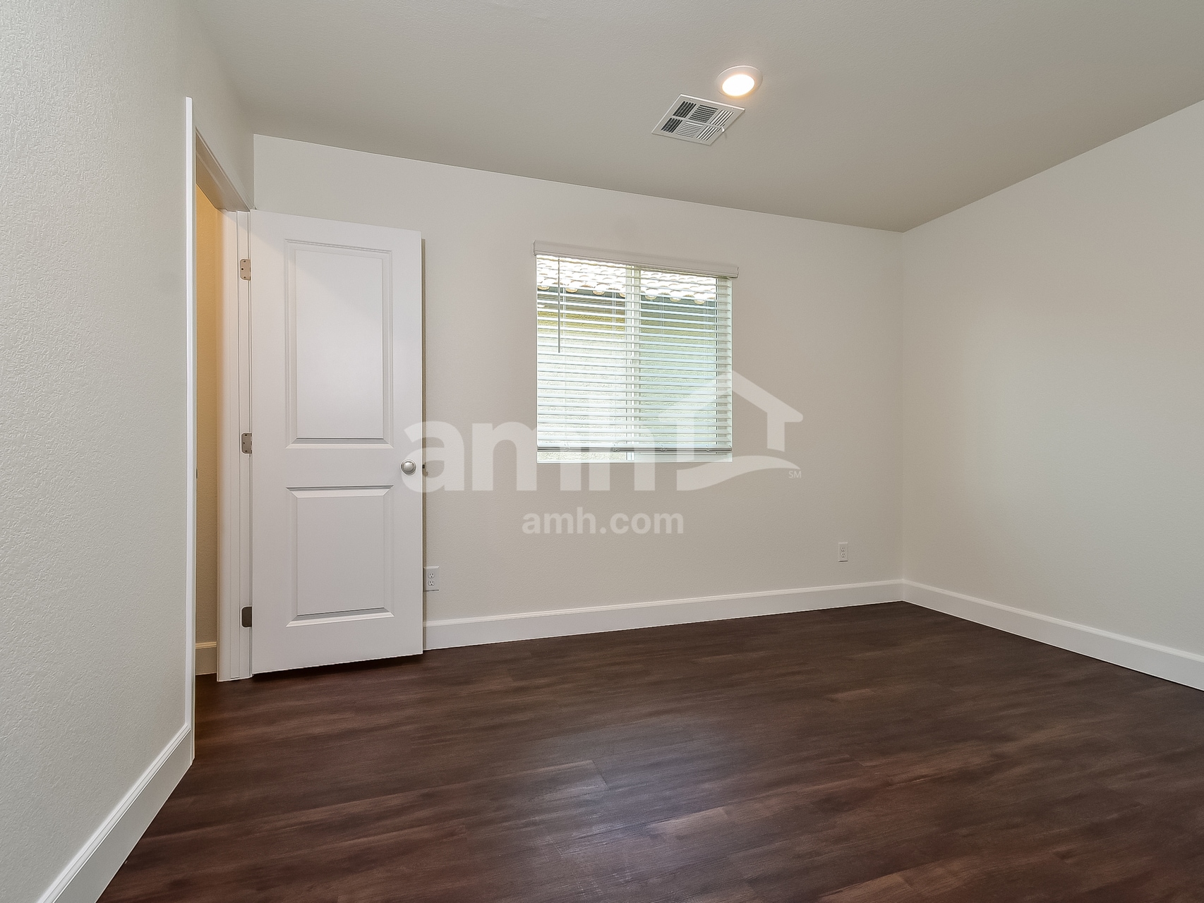 Building Photo - 582 Topiary Pk Ave