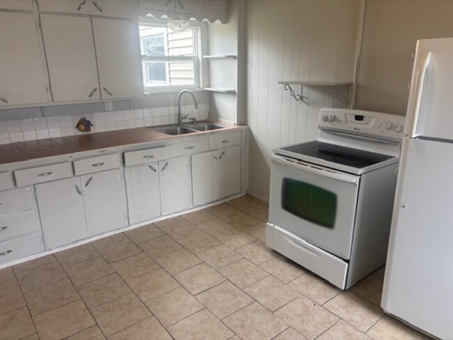 Building Photo - 1611 Ontario Ave