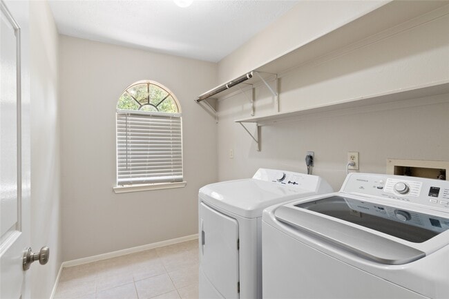 Building Photo - 11410 Meadowchase Dr