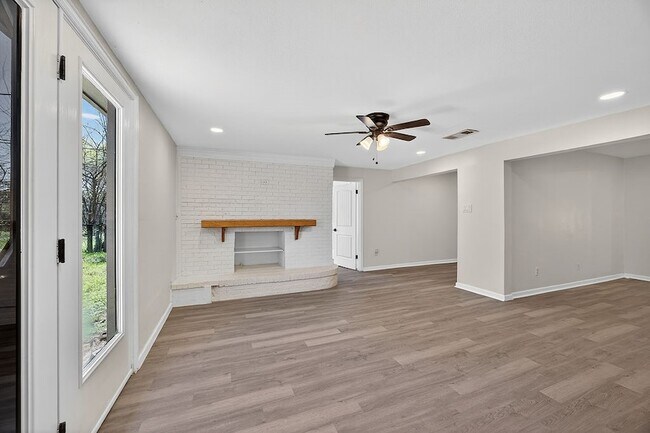 Building Photo - 108 Dupont Cir