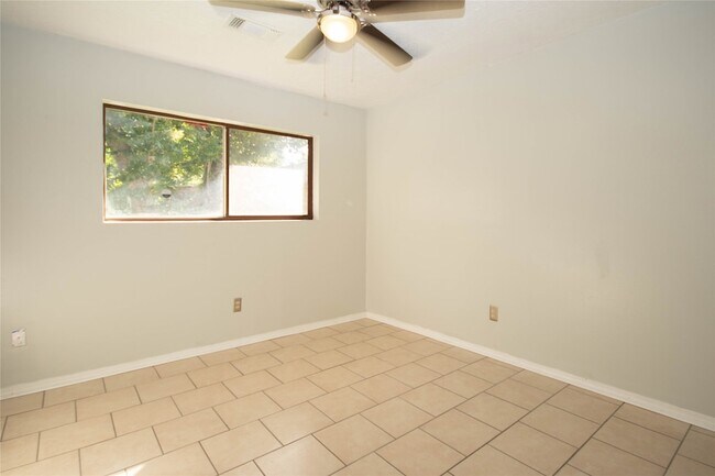 Building Photo - 10902 Mosscrest Dr