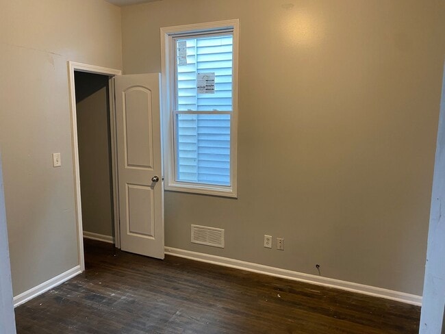 Building Photo - 4 bed -room house